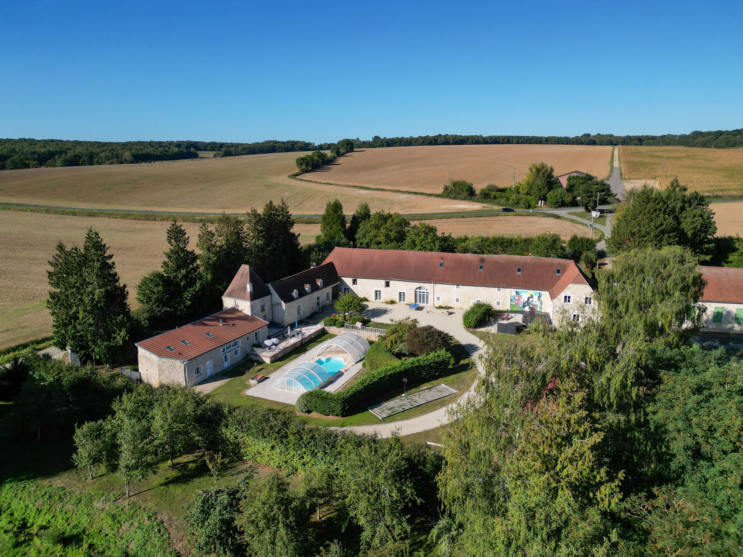 Vue sur la campagne autour du Domaine d’Ailleurs