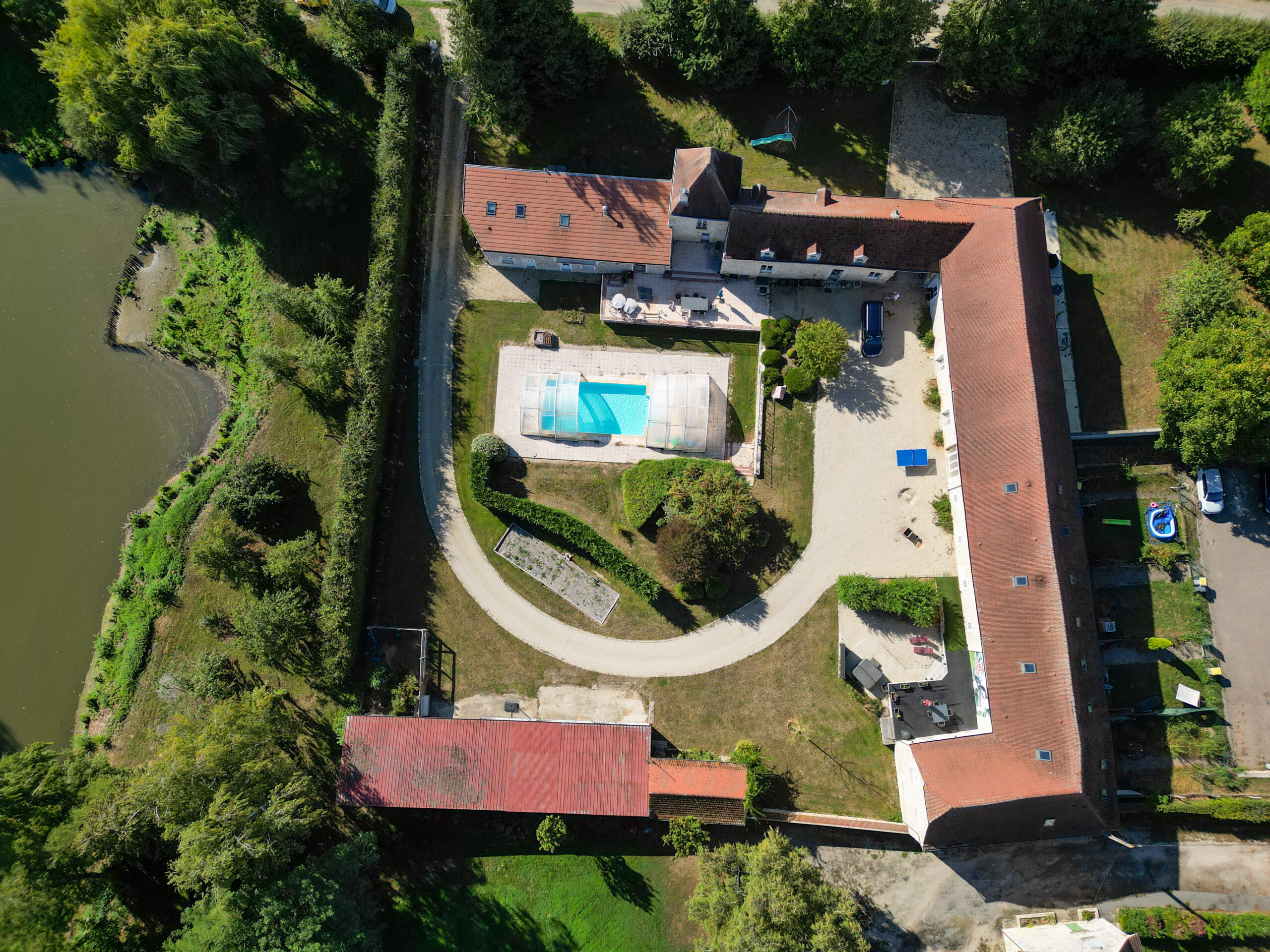 Chemin de campagne près du Domaine d’Ailleurs