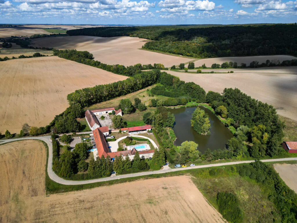 Gîte en Champagne au calme avec piscine – domaine isolé en pleine nature