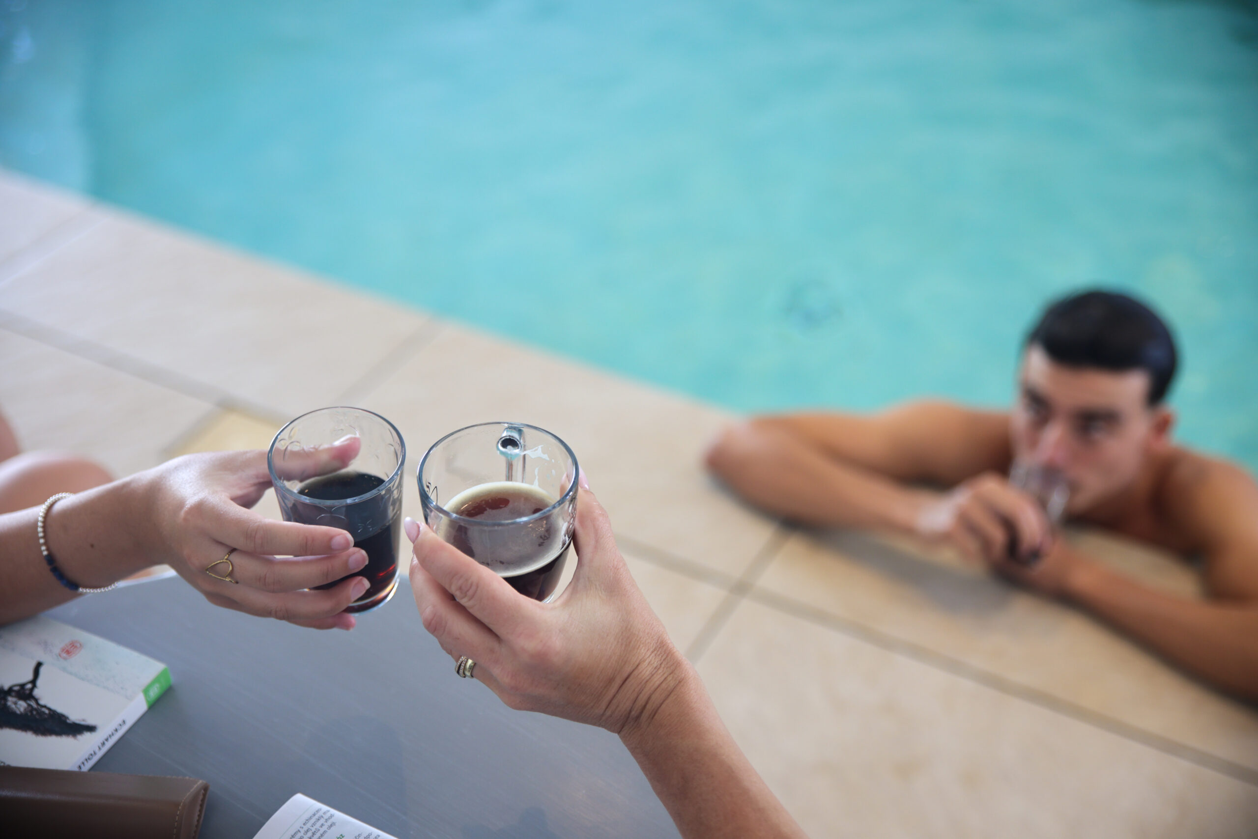 Piscine intérieure chauffée en Champagne gîte La Grange Domaine d'Ailleurs
